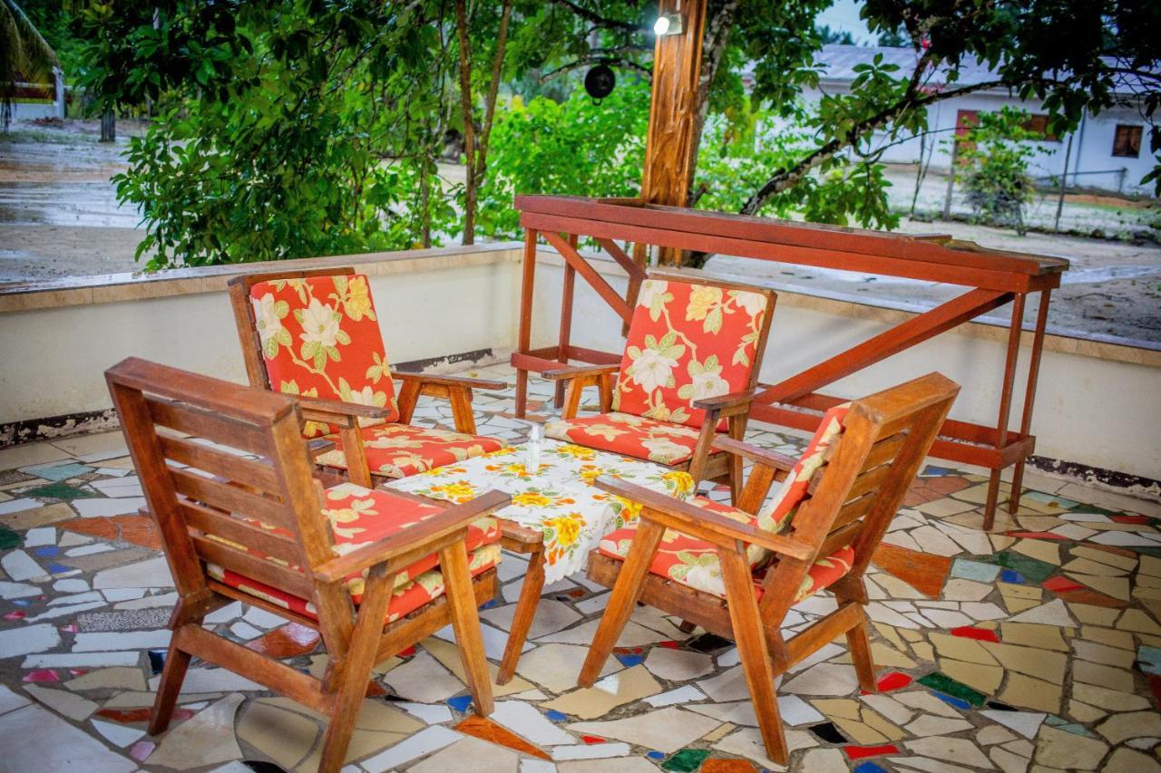 Sonja'S Guesthouse Zanderij Екстериор снимка