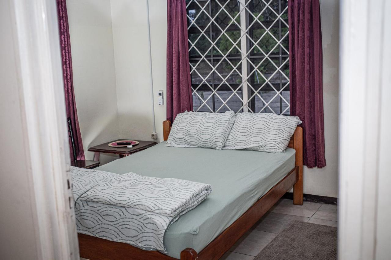 Sonja'S Guesthouse Zanderij Екстериор снимка