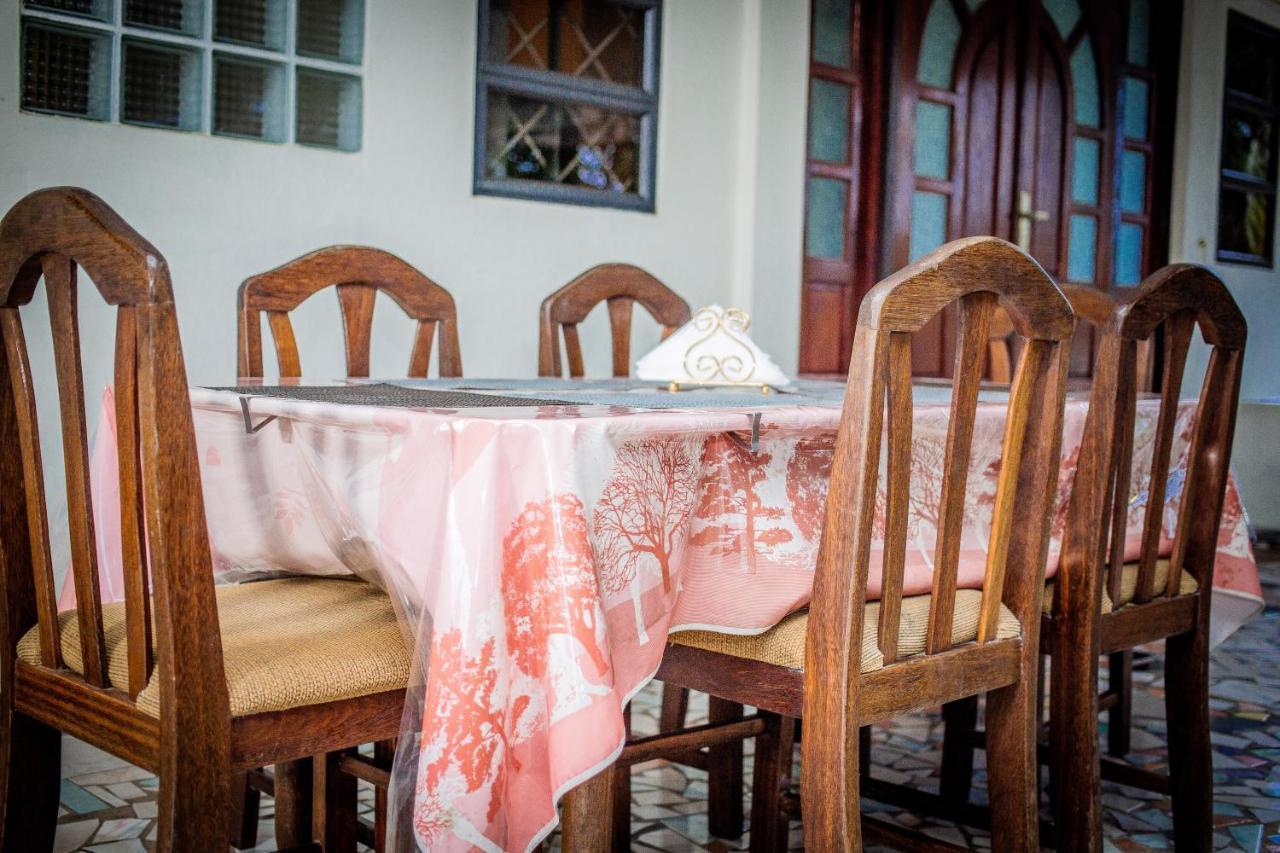 Sonja'S Guesthouse Zanderij Екстериор снимка