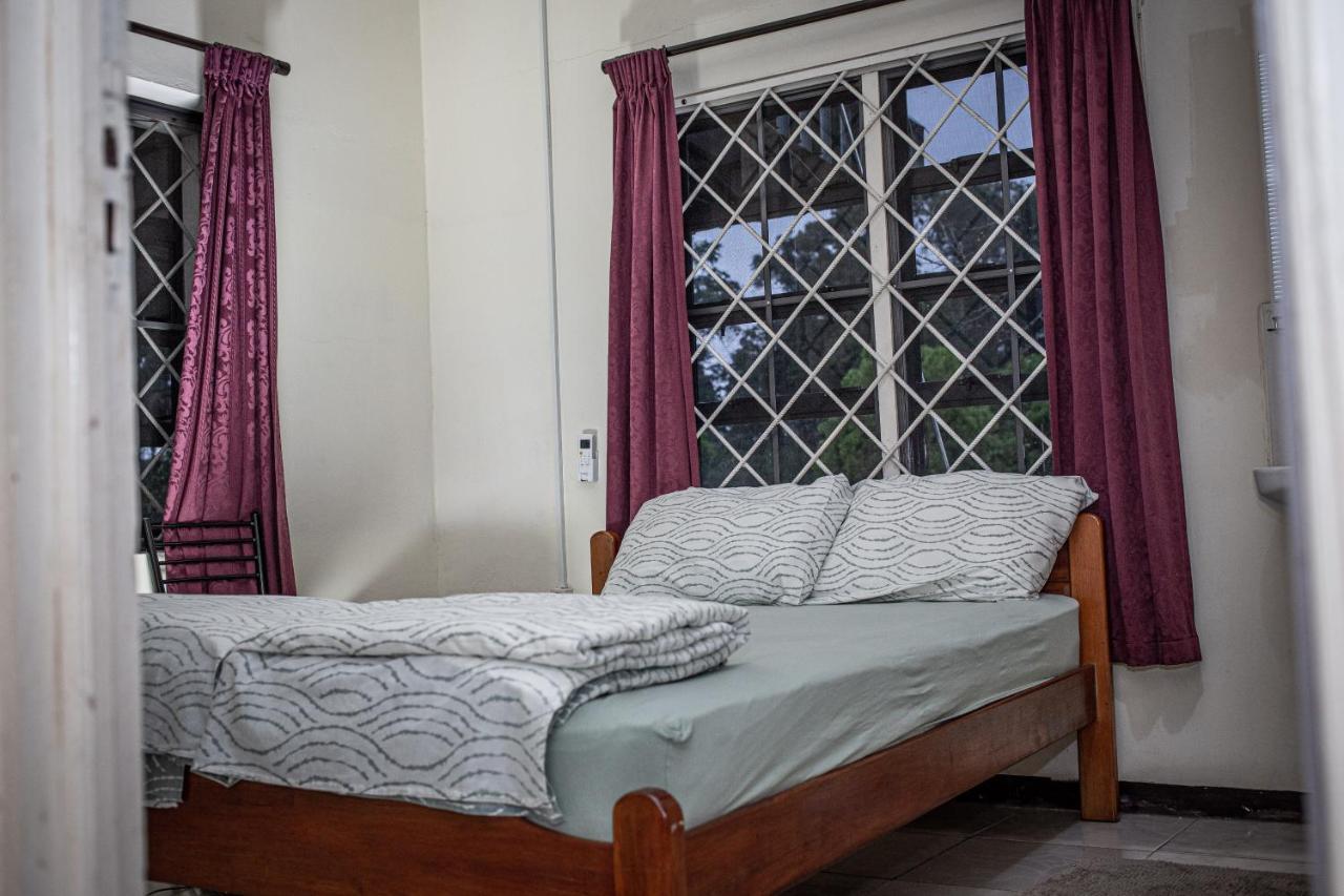 Sonja'S Guesthouse Zanderij Екстериор снимка