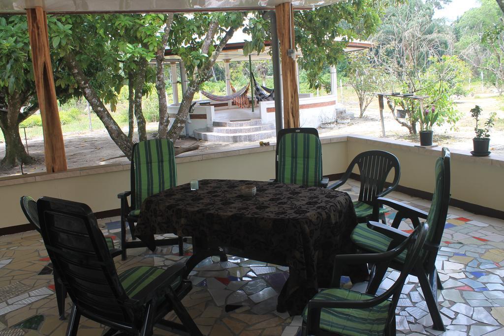 Sonja'S Guesthouse Zanderij Екстериор снимка