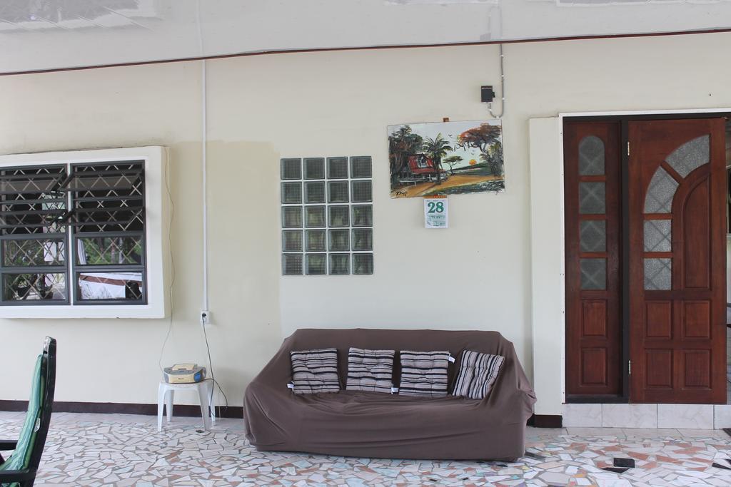 Sonja'S Guesthouse Zanderij Екстериор снимка